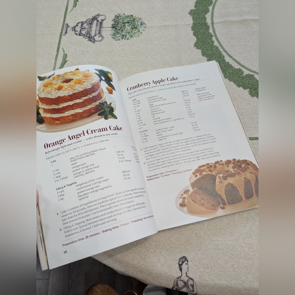 Robin Hood Baking Festival cookbook.  EUC. 11x 8 inches. 192 pages. - Picture 4 of 5